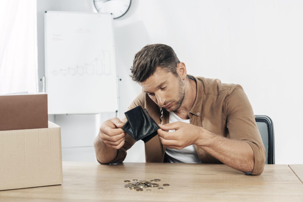 uomo senza soldi per colpa della findom